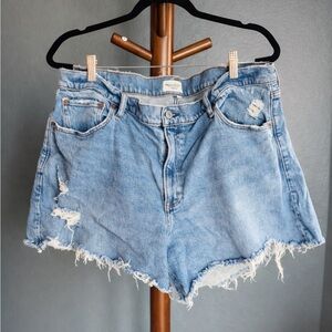 Abercrombie & Fitch High Rise Mom Shorts | Distressed Denim | Size 18 (34)